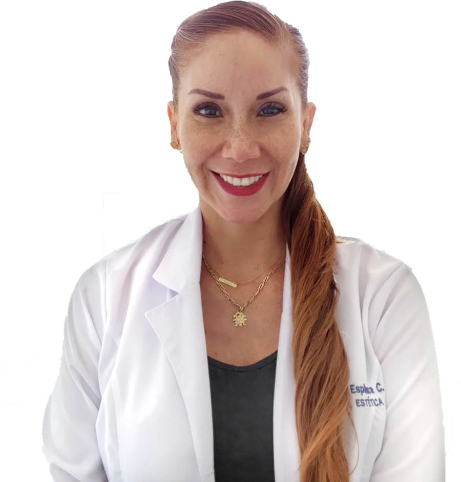 Retrato de la Dra. Paola Espinoza con guardapolvo blanco